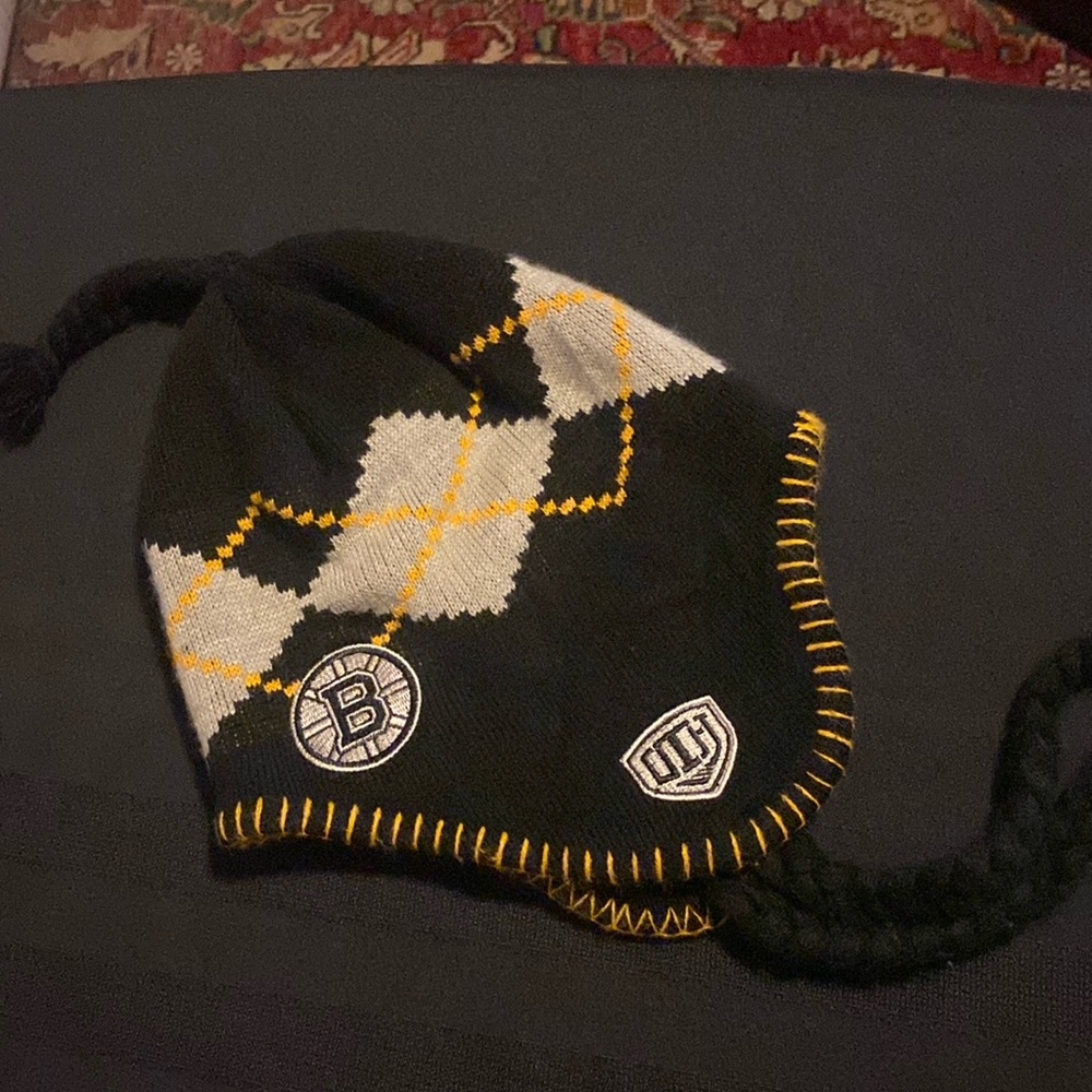🖤💛Boston Bruins Winter Hat..One Size
Excellent Condition…Worn 1X🖤💛